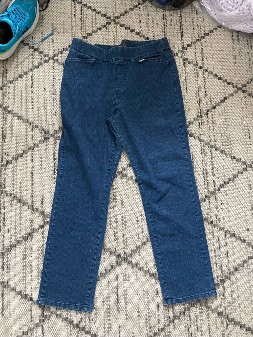 Chic classic COLLECTION Black and Denim Jeans with Subtle Fading - Picture 7 of 11